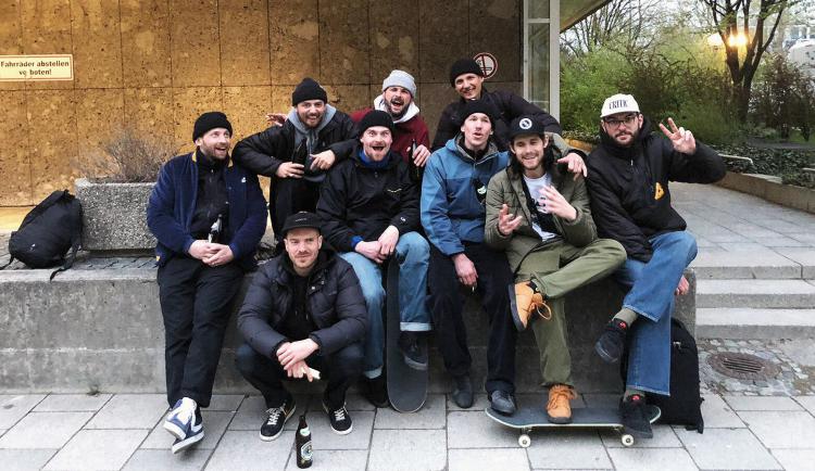 摆脱“早九晚五”的生活，德国滑板队伍HR Dept.Crew